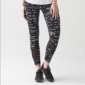 Lululemon Inspire Tight II in Graf Black White